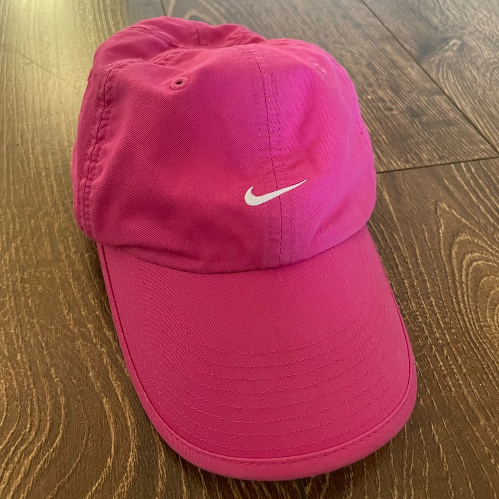 Pink Nike hat (60% cotton, soft top)